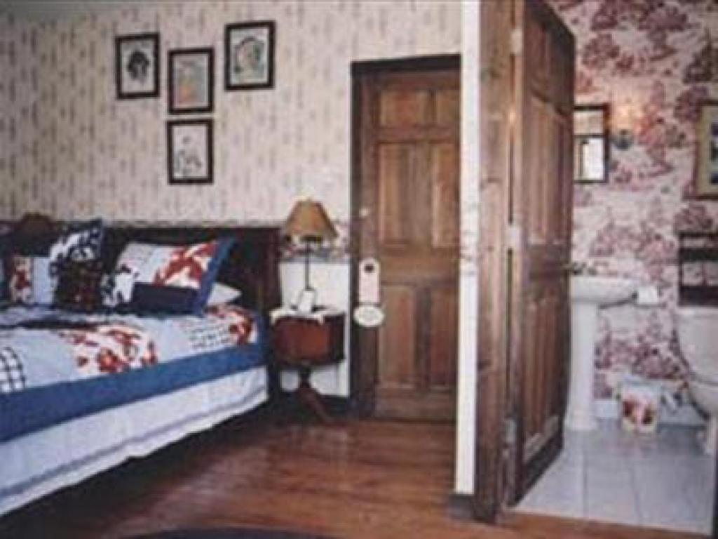 Gardenview Bed And Breakfast Tour de Tour de Newport Chambre photo